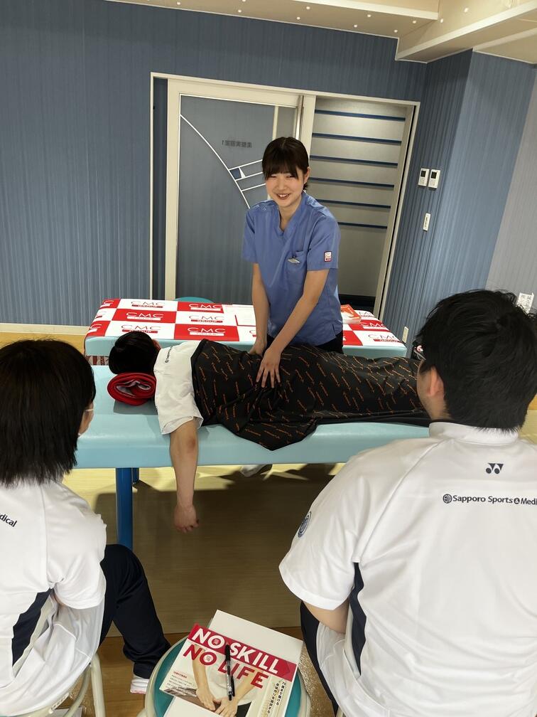 安達先生